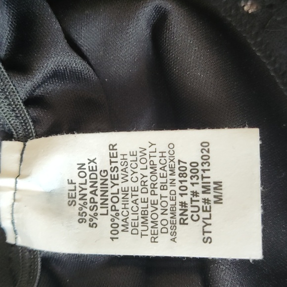 Black lined top with lace flutter sleeves! - Picture 5 of 6